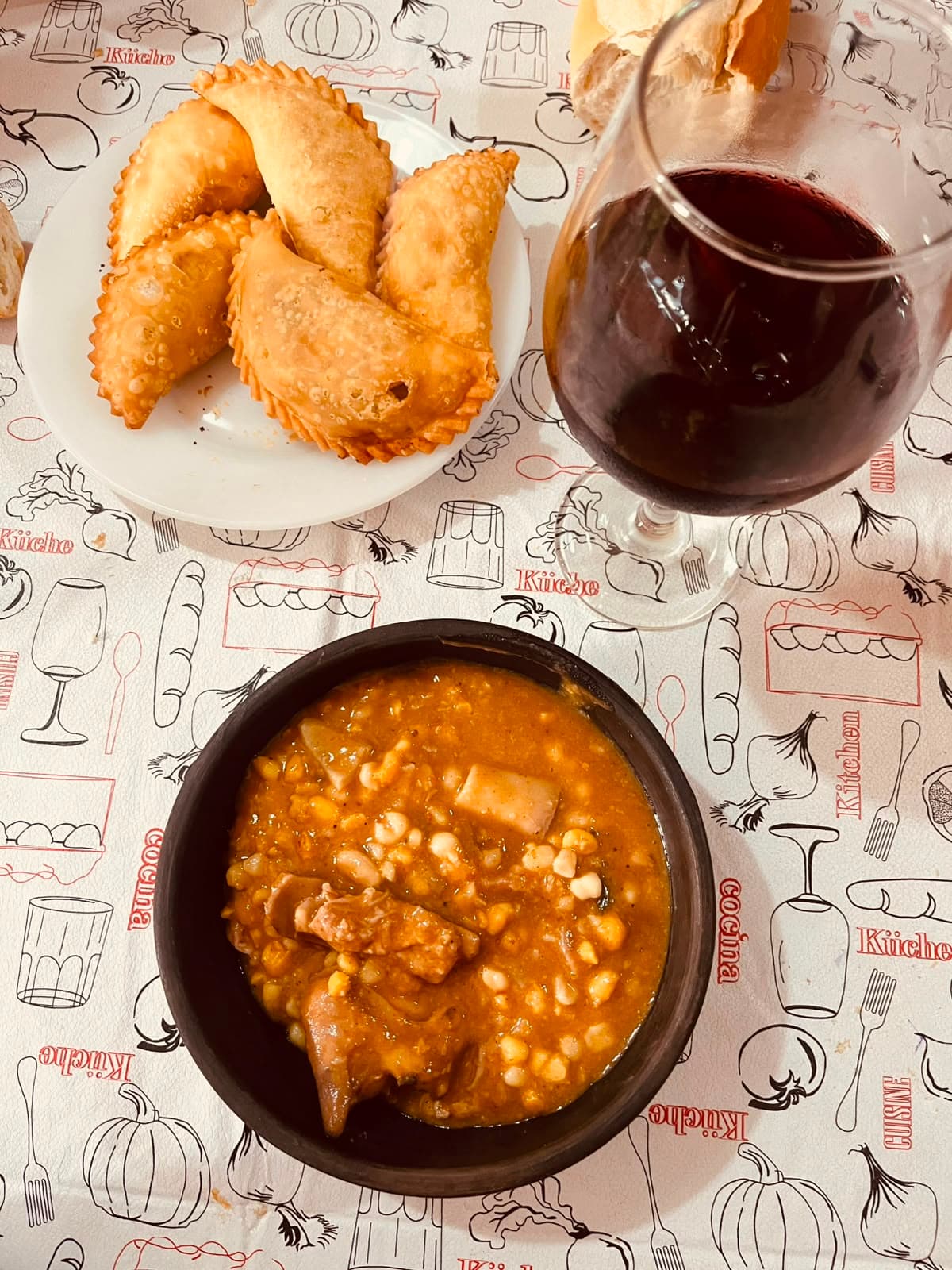 Locro y empanadas Santa Rita